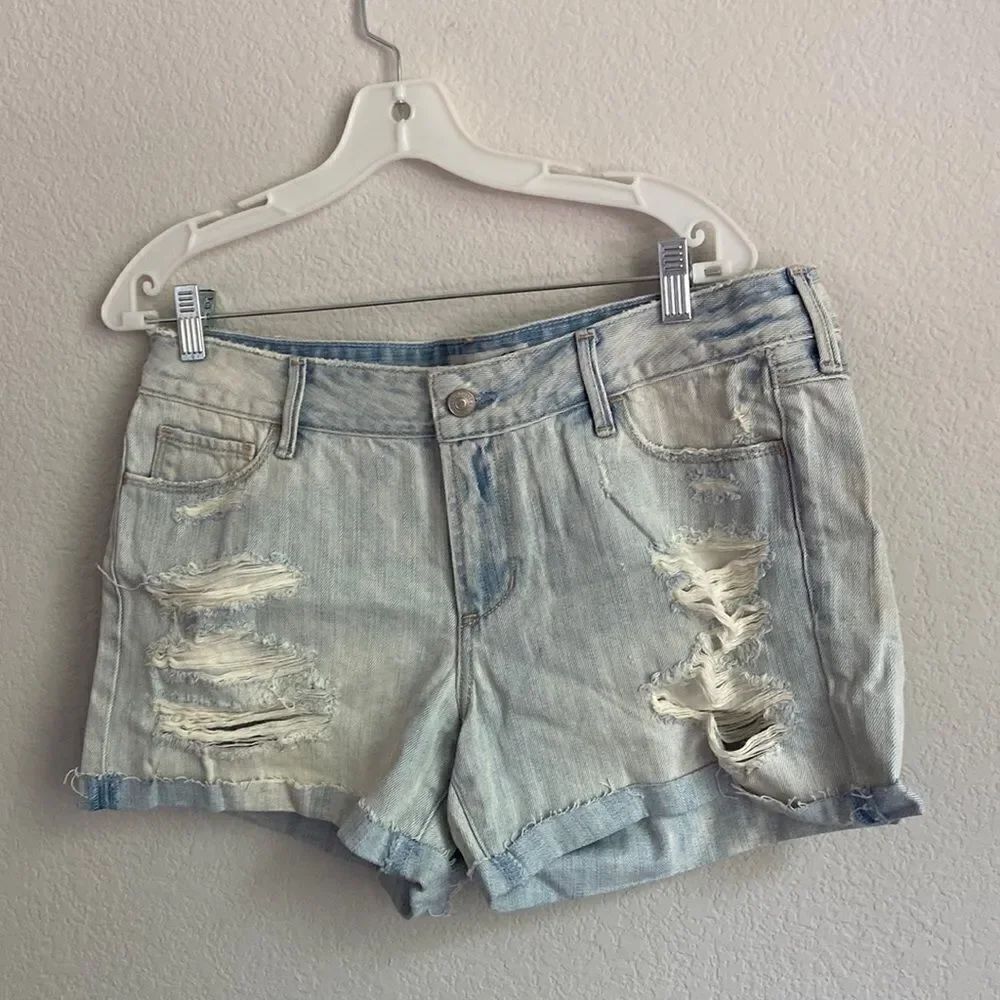 Abercrombie & Fitch Shorts low rise NWT Sz 12 distressed light denim color